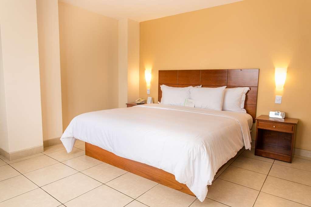 Wyndham Costa Del Sol Pucallpa Chambre photo A bedroom at the hotel