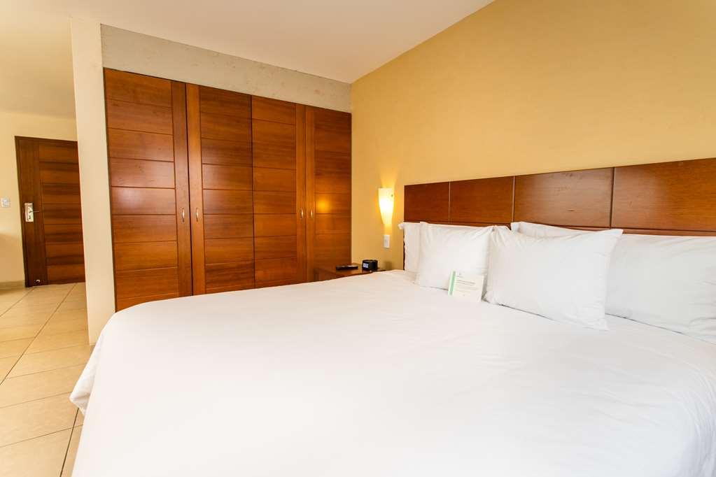 Wyndham Costa Del Sol Pucallpa Chambre photo A bedroom at the hotel