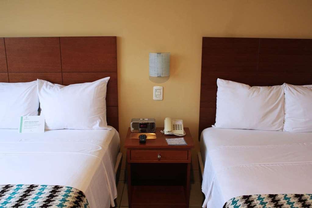 Wyndham Costa Del Sol Pucallpa Chambre photo A room at the hotel