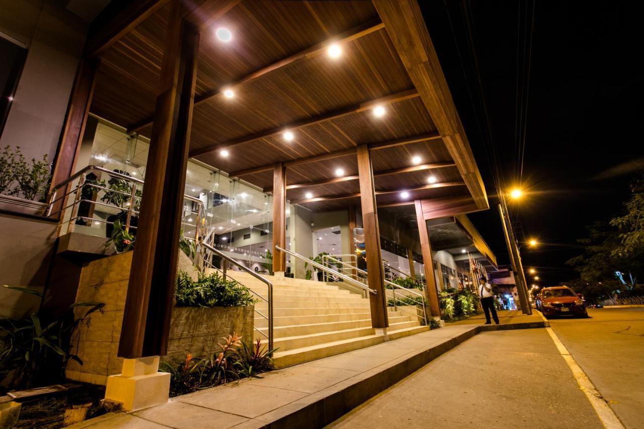 Wyndham Costa Del Sol Pucallpa Extérieur photo The main entrance of the hotel