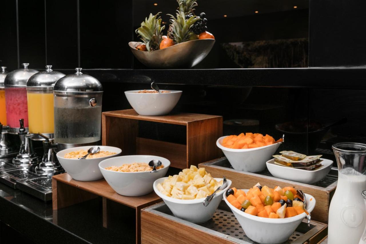Wyndham Costa Del Sol Pucallpa Extérieur photo A breakfast buffet