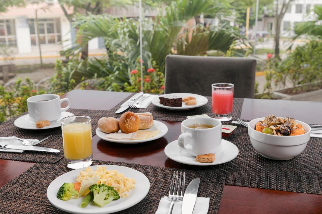 Wyndham Costa Del Sol Pucallpa Extérieur photo A typical breakfast